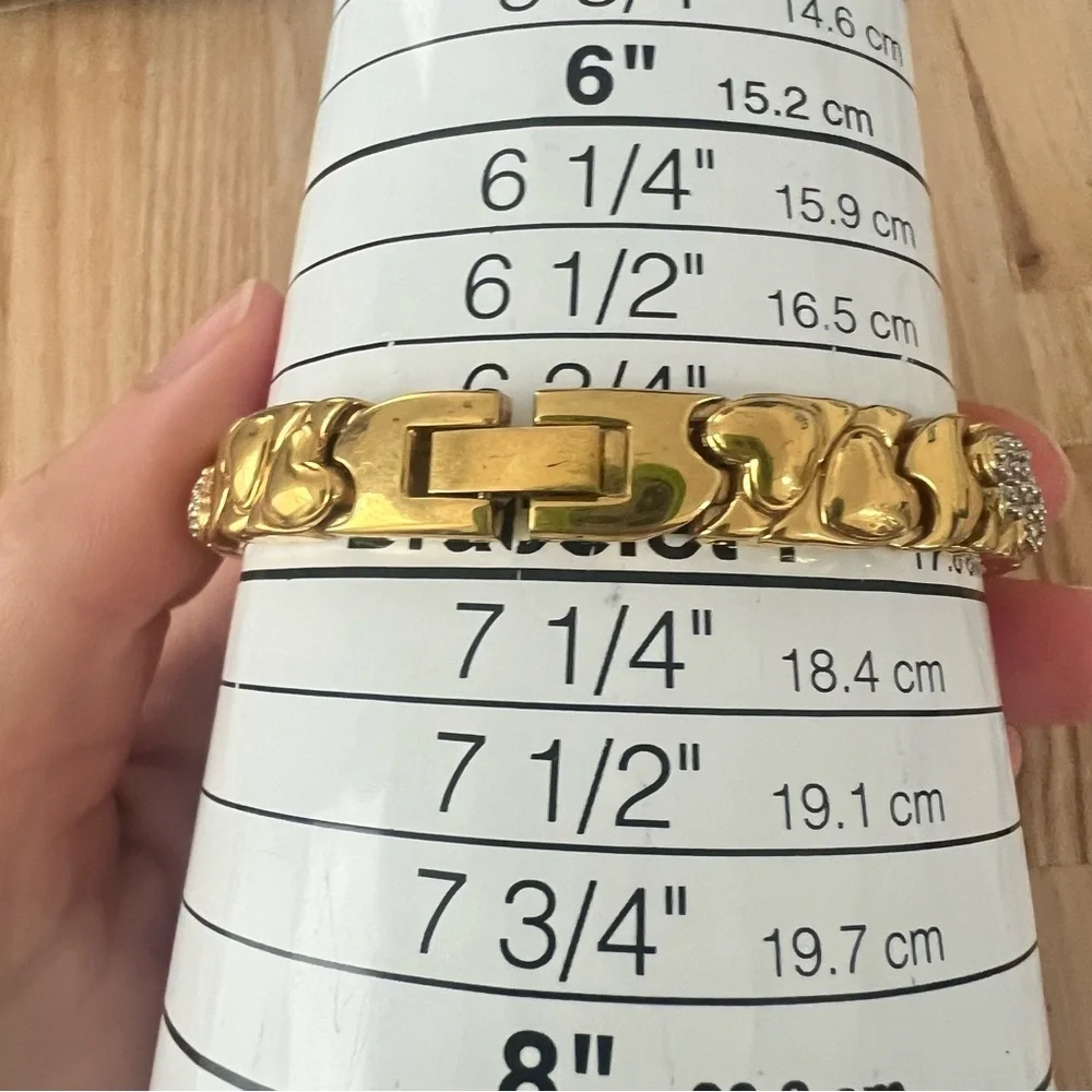 Unbranded ladies oval gold tone crystal hearts dress watch NEW BATTERY